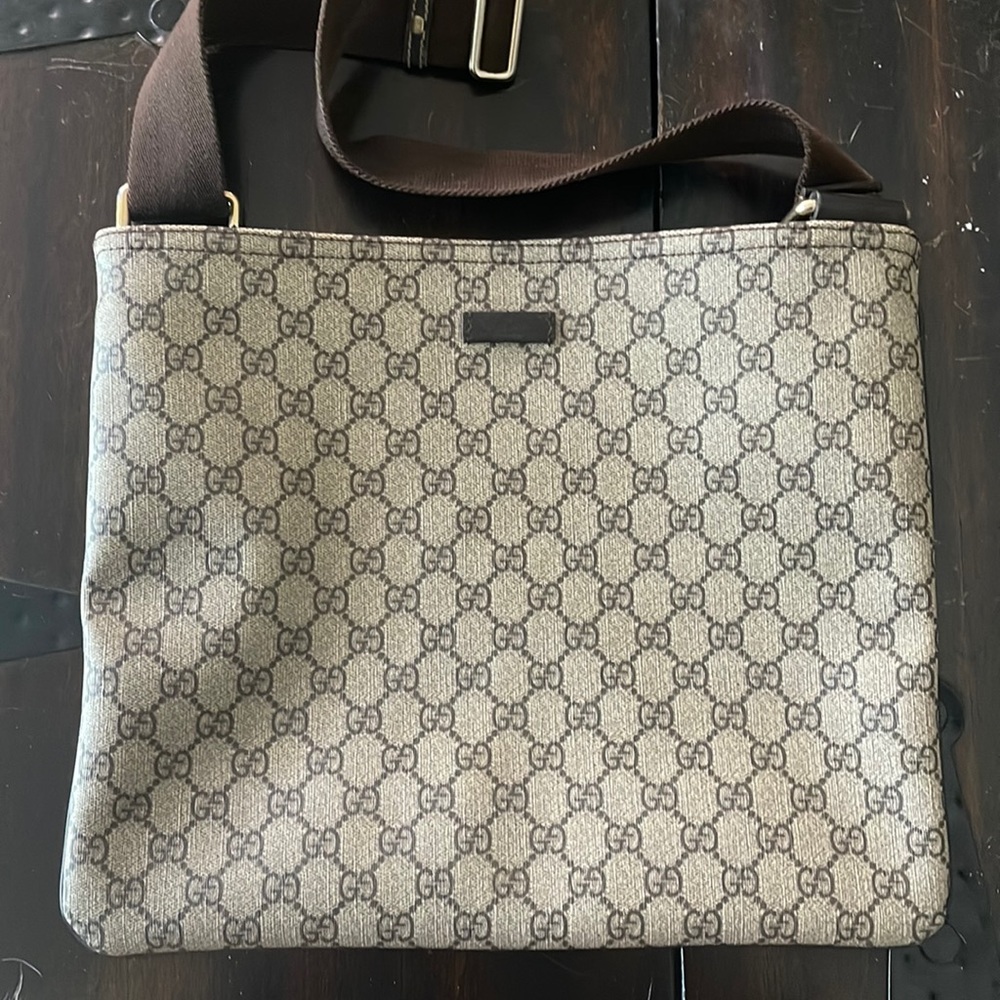 Gucci crossbody bag!